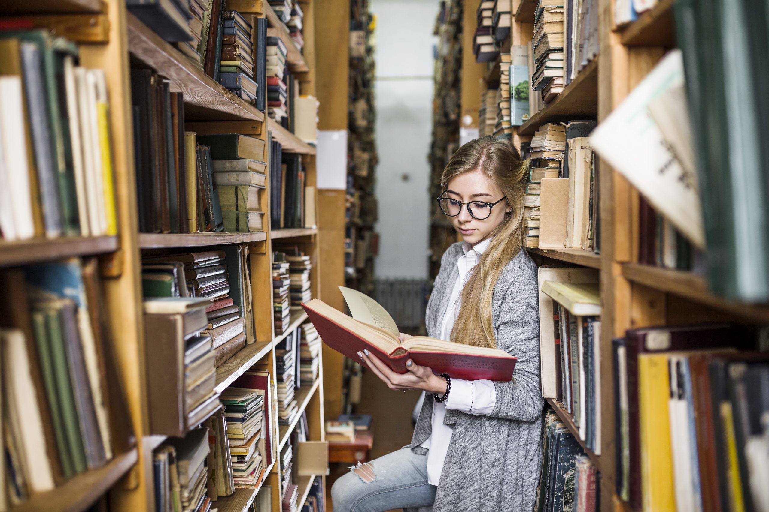 student-reading-book-bookcases student-reading-book-bookcases